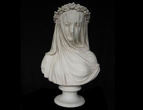 Скрытая скульптура леди из мрамора