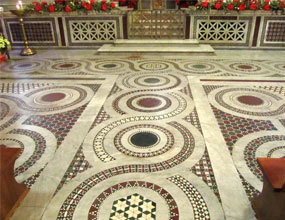 Azulejos de mosaico de piedra Azulejo de piso de mármol crema de patrones