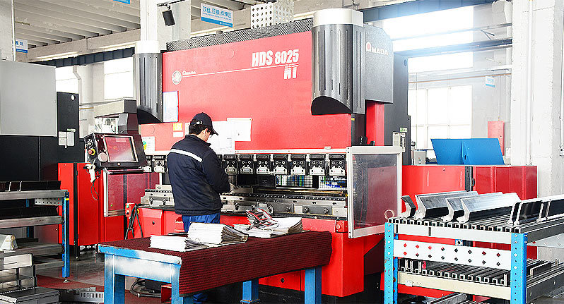 Japan AMADA HDS8025 high speed and high precision bending machine