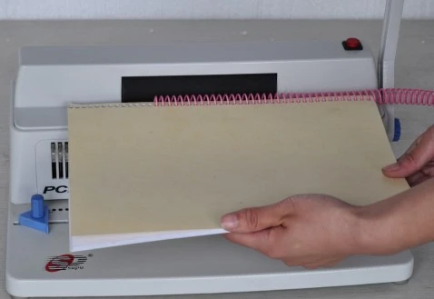 Small and light spiral binding machine