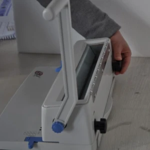 Plastic coil binding machine