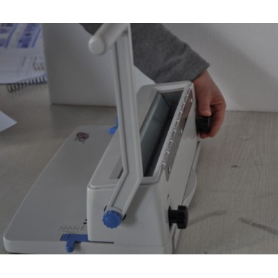 Plastic coil binding machine