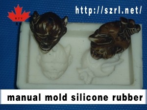 Statues simulation by manual molds silicon rubber