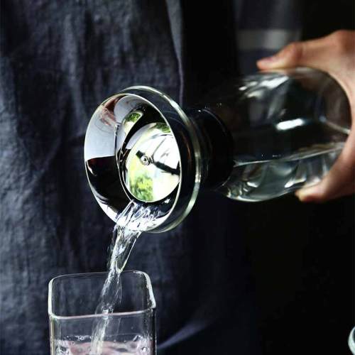 Hitzebeständiger Borosilicat Wasser Karaffe Glas Krug mit Edelstahl Flow Deckel