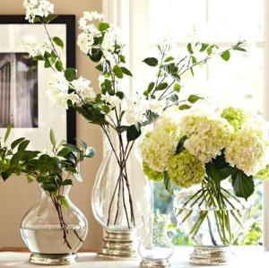 Vase en verre de remplissage fait main décoratif subtilement incurvé pour la maison et intérieur et extérieur