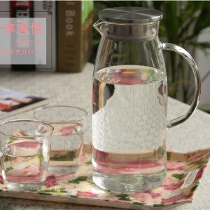 Hand Made Glass Water Pitcher/Jug with Stainless Steel Lid Heat Resistant Glassware Water Pitcher
