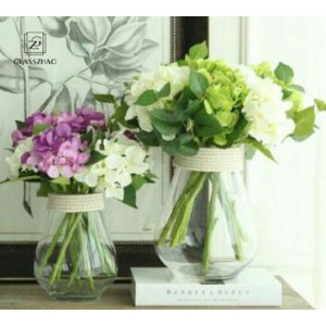 Wholesaler of Handmade Mouthblown Borosilicate Glass Vase