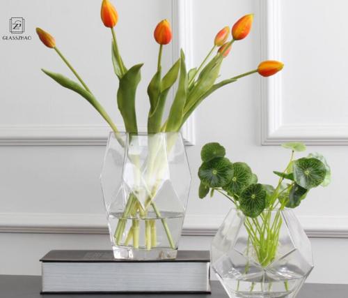 Small and exquisite Glassware  bud borosilicate glass vase Modern Art mouthblown Handmade Glass