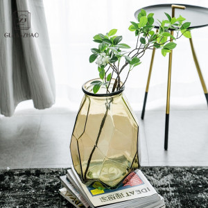 Wholesaler of Handmade Mouthblown Borosilicate Glass Vase