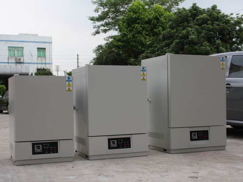 Baking oven for electronic materials and circuit boards