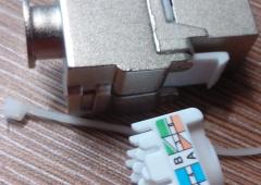 Toolless Cat5e/cat6 keystone jack shielded (Conector femea blindado CAT.5e/cat6)