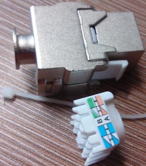 Toolless Cat5e/cat6 keystone jack shielded (Conector femea blindado CAT.5e/cat6)