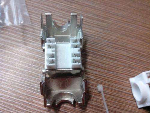 Toolless Cat5e/cat6 keystone jack shielded (Conector femea blindado CAT.5e/cat6)