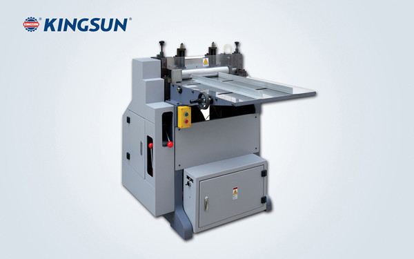 máquina semi-automática para cortar los lomos de cartón