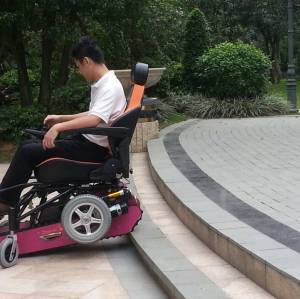 观察者履带式电动轮椅