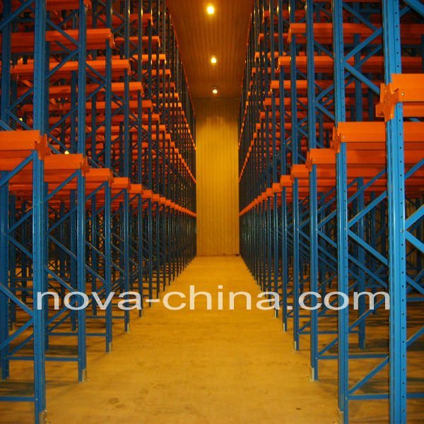 Shuttle racking system drive-in racking
