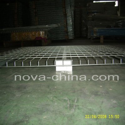 Wire mesh deck racking