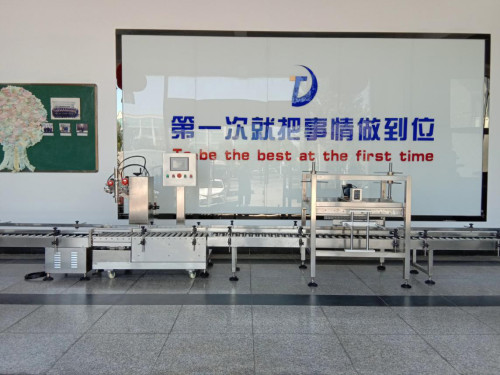 Semi automatic single head weighing type filling and gland machine
