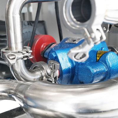 Semi-automatic weighing oil filling machine