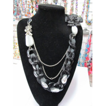 Beaded necklace-032