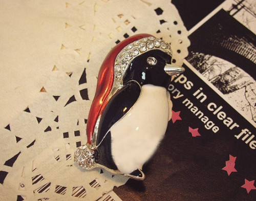 New Coming Rhinestone Glazed Silver Plated Penguin Pin Brooch For Free Shipping P-0076