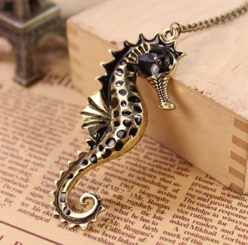 vintage style black glazed sea horse pendant necklace N-3332