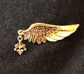 Vintage Style Bronze / silver Wing Pin Brooch P-0033