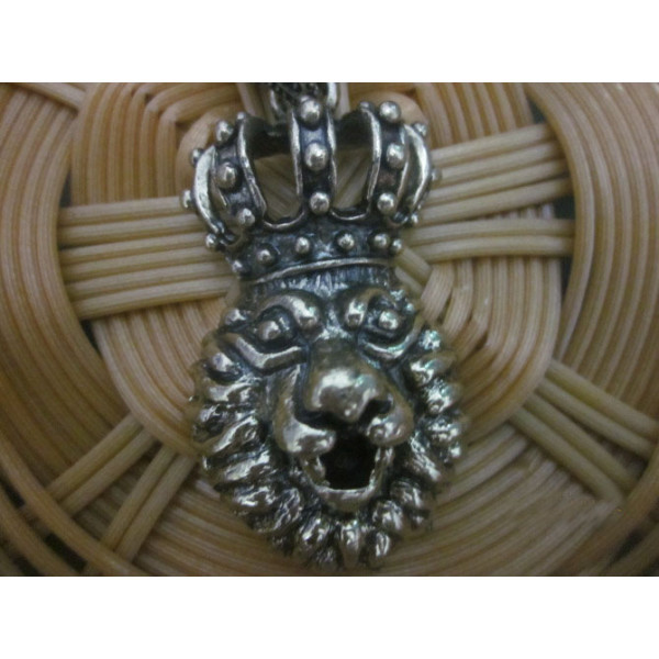 Vintage Style rhinestone crown The Lion King pendant necklace N-3300