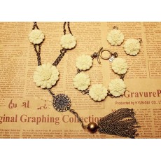 Vintage Style Take Ive Triple Layered Cream Flower Bronze Tone Necklace Bracelet Ear Stud S-0018