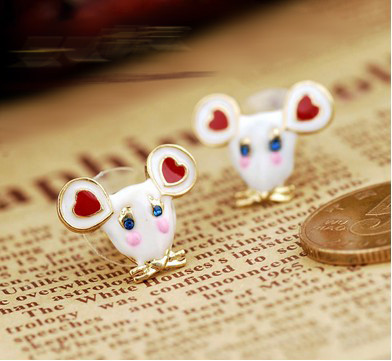Cute Rhinestone Eye Small Lovely White Enamel Mouse Ear Stud Earrings Gold Tone E-0620