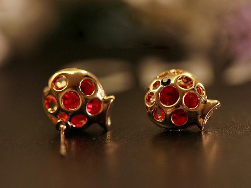 charming gold plated red zircon hollow out fish ear stud E-0634-PI