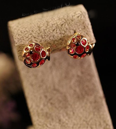 charming gold plated red zircon hollow out fish ear stud E-0634-PI