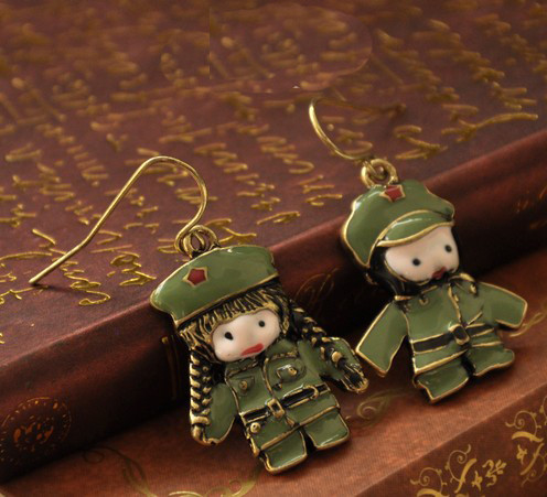 E-1145 Retro Enamel Green Military Uniform Army Lovers Uneven Dangle Earring