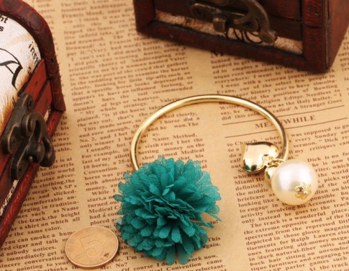 gold plated heart pearl flower bangle B-0165