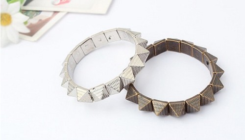 Vintage Style Bronze silver Taper Pyramid Studed Charms Stretch Bracelet B-0071