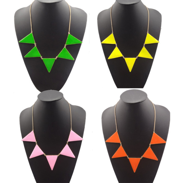 N-4541 New Fashion Gold Tone Metal Triangle Enamel Pendant Necklace