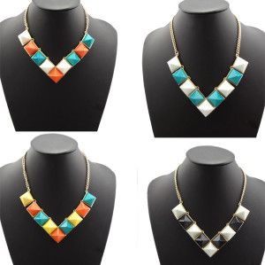N-4258 New Fashion Gold Tone Chunky Gem Stone Pyramid Stud Choker Bib Necklace