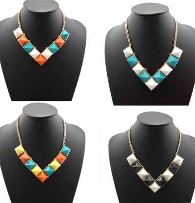 N-4258 New Fashion Gold Tone Chunky Gem Stone Pyramid Stud Choker Bib Necklace