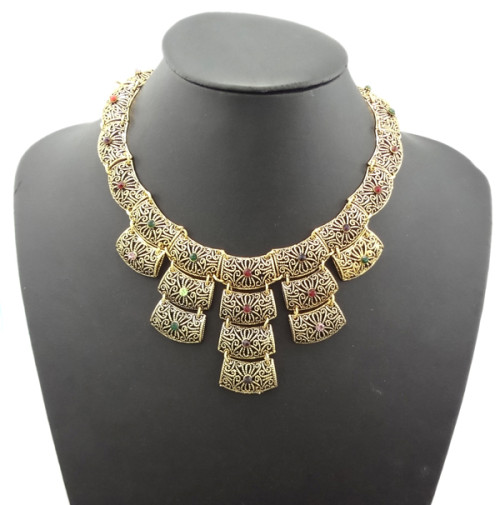 N-1801 New Vintage Gold Tone Metal Hollow Out Rhinestone Pieces Choker Bib Necklace