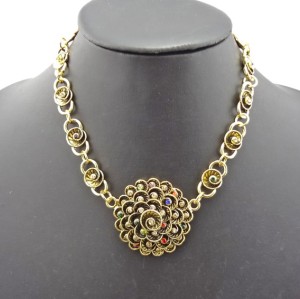 N-0058 New Vintage Gold Metal Charming Flowers Rhinestone Choker Necklace