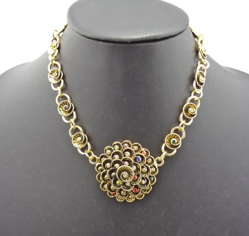 N-0058 New Vintage Gold Metal Charming Flowers Rhinestone Choker Necklace