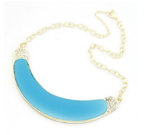 N-0267 New Arrival Fashion Cute Charming Gold Metal Resin Crescent Necklace