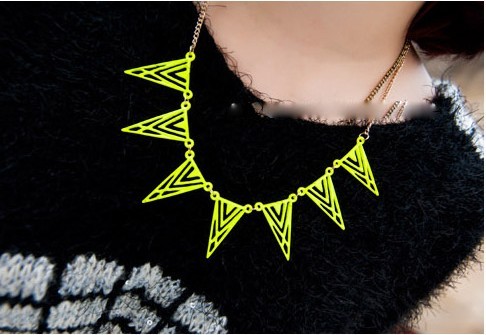 N-4533 New Arrival Punk Cute Lovely Hollow Out  Metal Triangle Necklace