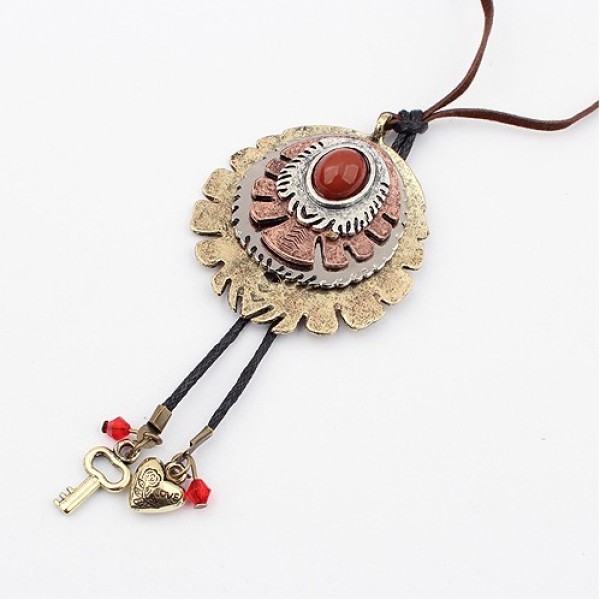 N-0039 New World Culture Vintage Bronze Metal Round Design Pendant Leather Chain Necklace