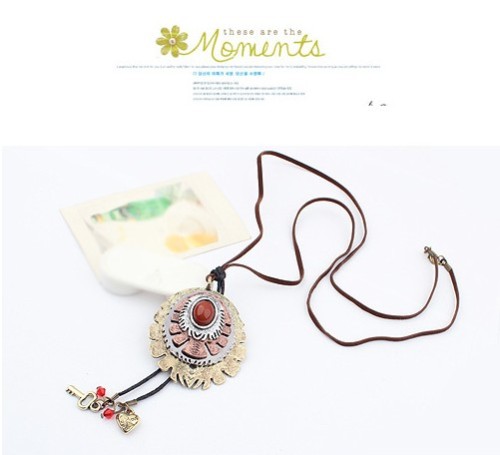 N-0039 New World Culture Vintage Bronze Metal Round Design Pendant Leather Chain Necklace
