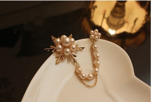 P-0065 New Charming Lovely Gold Plated Metal White Pearl Flower Multi Chains Brooch Pin