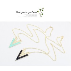 N-4514 New Fashion European Gold Plated Hollow Out Enamel Triangle Pendant Neckalce