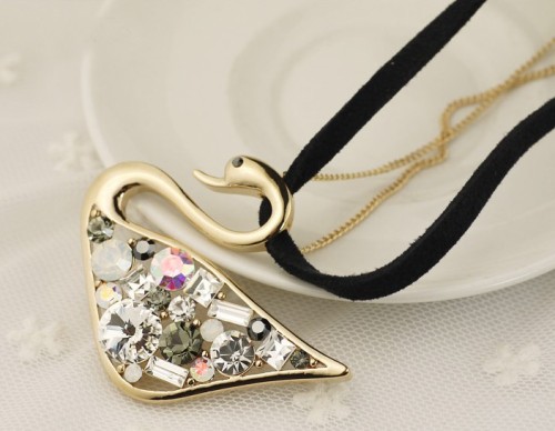 Charming Fashion Gold Plated Metal Hollowed Crystal Swan Pendant Double Chain Necklace N-3386