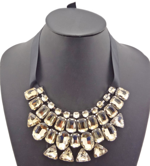 New Arrival Luxury Ribbon Crystal Triangle Choker Necklace N-2252