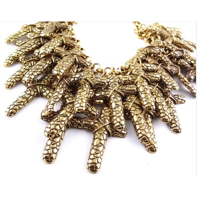 New Fashion European Vintage Gold Metal Cross Pendant Choker Necklace N-1805